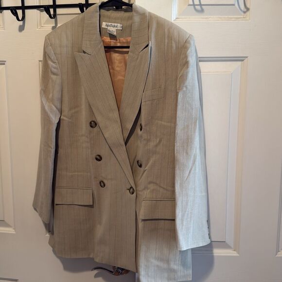 Ann Taylor Size 10 Button Front Pockets Slimming Pin Stripe Woman’s Suit Jacket - Picture 4 of 11